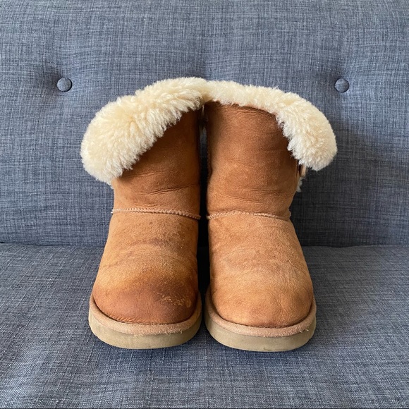 UGG BAILEY BUTTON BOOTS - Picture 1 of 10